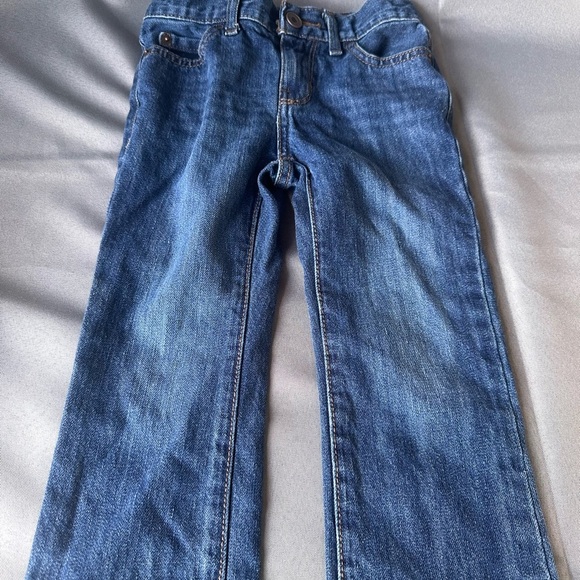 Lot of boys 4T clothing- sweatshirt, 2 pants, shorts and shirt - Picture 5 of 6